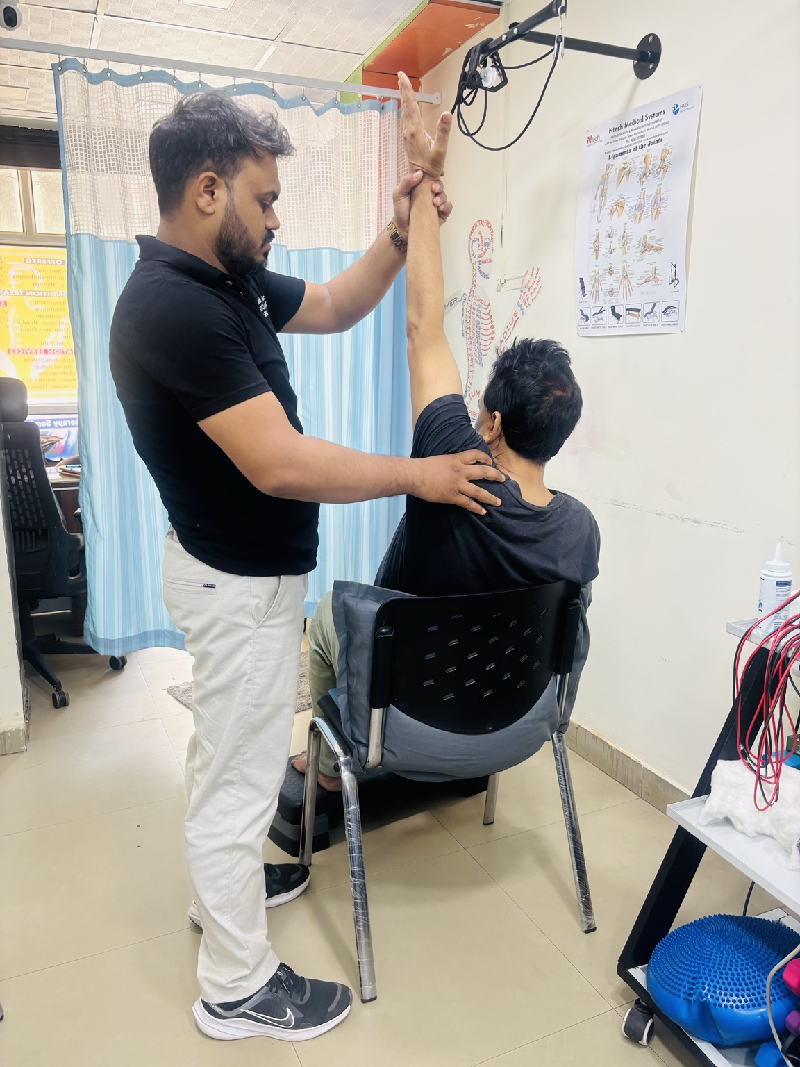 Shoulder mobility physiotherapy